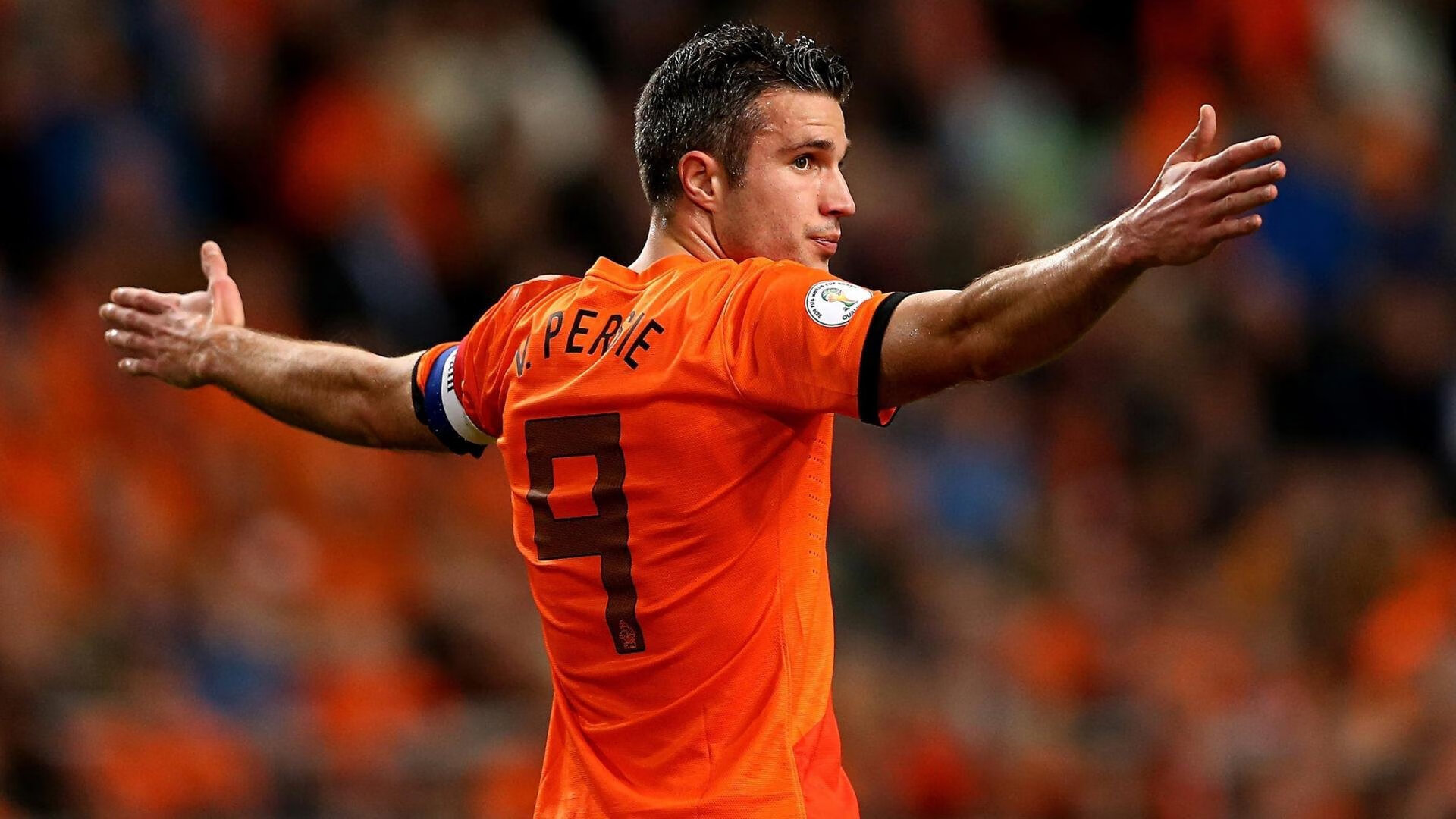 中国足球国家队中场组织能力持续提升，中国足球中场现役人员